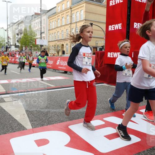 25.04.2026 - Das Zehntel Strokosch-Dieckow http://msf.ph/oto/9628235 25.04.2026 09:02:02 Ziel 1098, 1099, 1406, 1528, 1534, 1559, 1666, 1822, 2256, 2353, 2653, 2843, 2879, 2903, 2904, 3177, 3199, 3480, 3489, 3496, 3816 meine-sportfotos.de