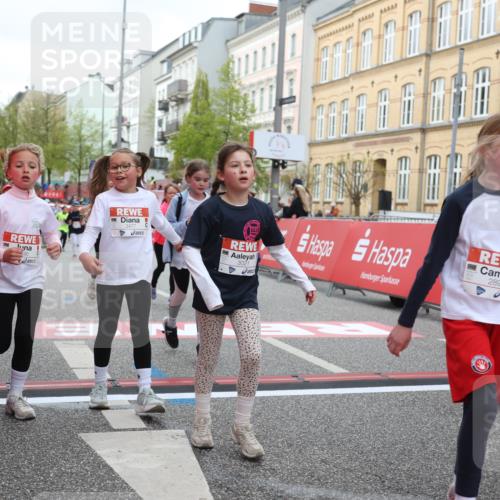 25.04.2026 - Das Zehntel Strokosch-Dieckow http://msf.ph/oto/9628389 25.04.2026 09:02:10 Ziel 1101, 1109, 1114, 1534, 1604, 2210, 2240, 2301, 2889, 2891, 2932, 2957, 3021, 3135, 3171, 3177, 3199, 3371, 3374, 3477, 3489, 3490, 3543 meine-sportfotos.de