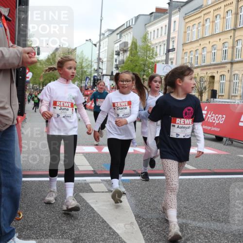 25.04.2026 - Das Zehntel Strokosch-Dieckow http://msf.ph/oto/9628419 25.04.2026 09:02:10 Ziel 1101, 1109, 1114, 1534, 1604, 2210, 2240, 2301, 2889, 2891, 2932, 2957, 3021, 3135, 3171, 3177, 3199, 3371, 3374, 3477, 3489, 3490, 3543 meine-sportfotos.de