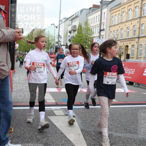 25.04.2026 - Das Zehntel Strokosch-Dieckow http://msf.ph/oto/9628433 25.04.2026 09:02:10 Ziel 1101, 1109, 1114, 1534, 1604, 2210, 2240, 2301, 2889, 2891, 2932, 2957, 3021, 3135, 3171, 3177, 3199, 3371, 3374, 3477, 3489, 3490, 3543 meine-sportfotos.de