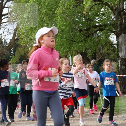25.04.2026 - Das Zehntel Zöllner http://msf.ph/oto/9628447 25.04.2026 07:46:41 Laufen 3006, 1000, 2840, 250, 2923 meine-sportfotos.de