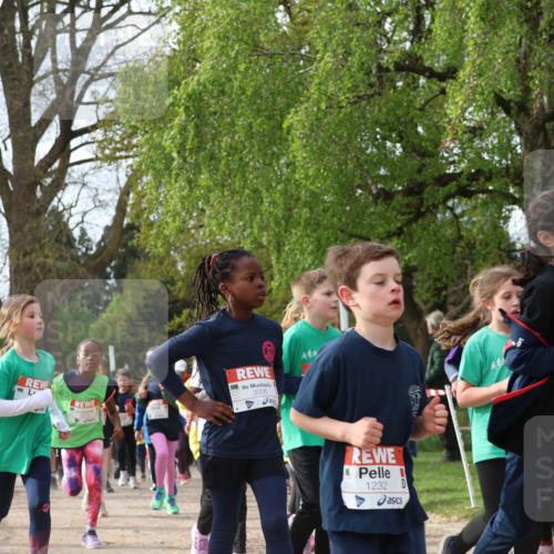 25.04.2026 - Das Zehntel Zöllner http://msf.ph/oto/9628554 25.04.2026 07:46:43 Laufen 3929, 3006, 44, 1232, 173 meine-sportfotos.de