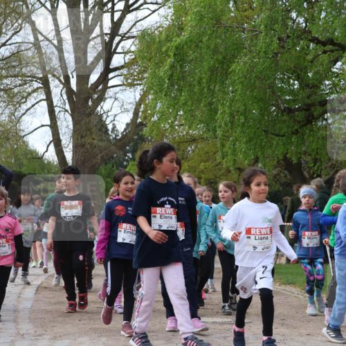 25.04.2026 - Das Zehntel Zöllner http://msf.ph/oto/9629587 25.04.2026 07:47:12 Laufen 1910, 1811, 3457, 1169, 7 meine-sportfotos.de