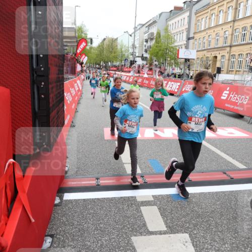25.04.2026 - Das Zehntel Strokosch-Dieckow http://msf.ph/oto/9629594 25.04.2026 11:07:19 Ziel 5210, 5919, 6445, 6469, 6776, 6835, 6841, 6863, 7793 meine-sportfotos.de