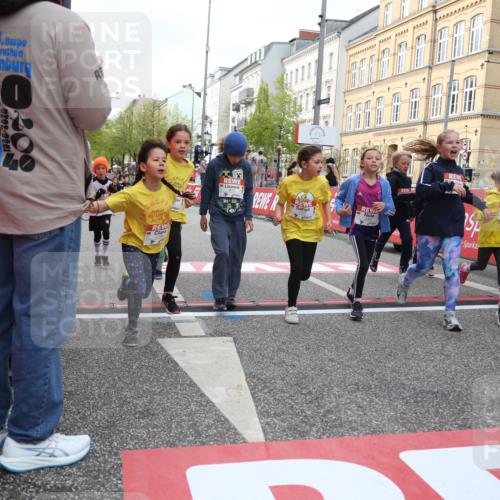 25.04.2026 - Das Zehntel Strokosch-Dieckow http://msf.ph/oto/9629628 25.04.2026 09:02:39 Ziel 1000, 1057, 1249, 1252, 1293, 1527, 1530, 1941, 1942, 1950, 1957, 2407, 2485, 2759, 2766, 2795, 2888, 3032, 3137, 3147, 3628, 3692, 3770, 3954, 3983 meine-sportfotos.de