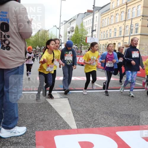 25.04.2026 - Das Zehntel Strokosch-Dieckow http://msf.ph/oto/9629656 25.04.2026 09:02:39 Ziel 1000, 1057, 1249, 1252, 1293, 1527, 1530, 1941, 1942, 1950, 1957, 2407, 2485, 2759, 2766, 2795, 2888, 3032, 3137, 3147, 3628, 3692, 3770, 3954, 3983 meine-sportfotos.de