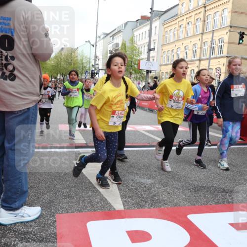 25.04.2026 - Das Zehntel Strokosch-Dieckow http://msf.ph/oto/9629669 25.04.2026 09:02:39 Ziel 1000, 1057, 1249, 1252, 1293, 1527, 1530, 1941, 1942, 1950, 1957, 2407, 2485, 2759, 2766, 2795, 2888, 3032, 3137, 3147, 3628, 3692, 3770, 3954, 3983 meine-sportfotos.de