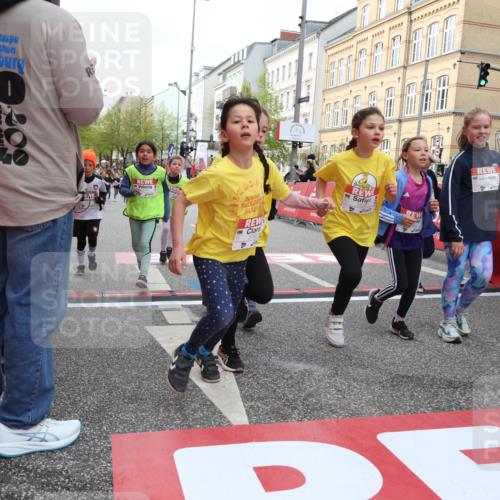 25.04.2026 - Das Zehntel Strokosch-Dieckow http://msf.ph/oto/9629686 25.04.2026 09:02:39 Ziel 1000, 1057, 1249, 1252, 1293, 1527, 1530, 1941, 1942, 1950, 1957, 2407, 2485, 2759, 2766, 2795, 2888, 3032, 3137, 3147, 3628, 3692, 3770, 3954, 3983 meine-sportfotos.de