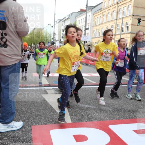 25.04.2026 - Das Zehntel Strokosch-Dieckow http://msf.ph/oto/9629705 25.04.2026 09:02:39 Ziel 1000, 1057, 1249, 1252, 1293, 1527, 1530, 1941, 1942, 1950, 1957, 2407, 2485, 2759, 2766, 2795, 2888, 3032, 3137, 3147, 3628, 3692, 3770, 3954, 3983 meine-sportfotos.de