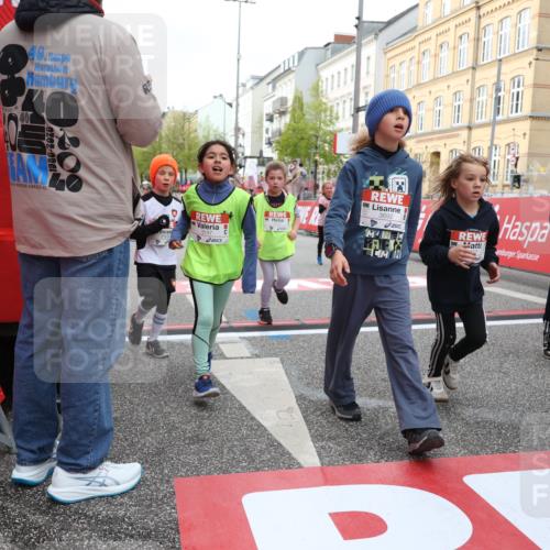 25.04.2026 - Das Zehntel Strokosch-Dieckow http://msf.ph/oto/9629766 25.04.2026 09:02:40 Ziel 1000, 1057, 1249, 1252, 1293, 1527, 1530, 1950, 2407, 2485, 2759, 2766, 2850, 3032, 3137, 3147, 3628, 3692, 3770, 3954, 3983 meine-sportfotos.de