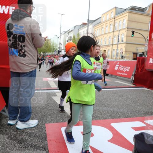 25.04.2026 - Das Zehntel Strokosch-Dieckow http://msf.ph/oto/9629778 25.04.2026 09:02:41 Ziel 1000, 1057, 1249, 1252, 1293, 1527, 1530, 1950, 2228, 2375, 2407, 2485, 2759, 2766, 2850, 3137, 3147, 3628, 3692, 3954, 3983 meine-sportfotos.de