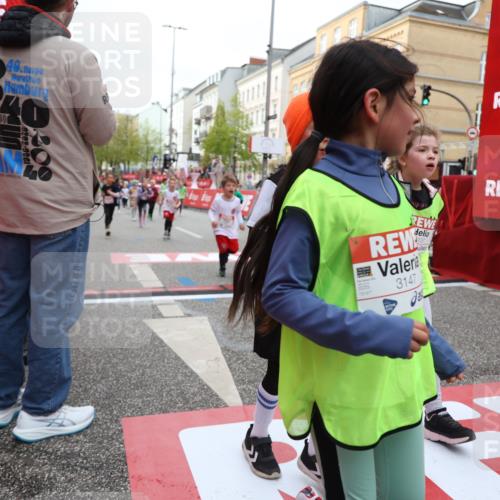 25.04.2026 - Das Zehntel Strokosch-Dieckow http://msf.ph/oto/9629814 25.04.2026 09:02:42 Ziel 1000, 1007, 1057, 1249, 1252, 1293, 1527, 1530, 2228, 2375, 2407, 2485, 2759, 2766, 2847, 2850, 3137, 3147, 3628, 3692, 3954, 3983 meine-sportfotos.de