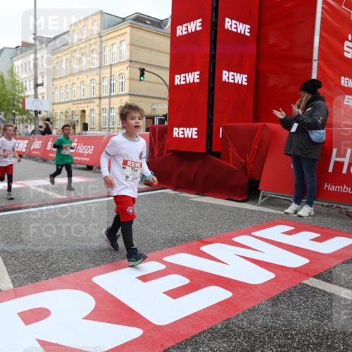 25.04.2026 - Das Zehntel Strokosch-Dieckow http://msf.ph/oto/9629881 25.04.2026 09:02:43 Ziel 1000, 1007, 1012, 1057, 1249, 1252, 1293, 1527, 1530, 2228, 2235, 2375, 2407, 2759, 2766, 2847, 2850, 3137, 3147, 3628, 3692, 3954, 3983 meine-sportfotos.de