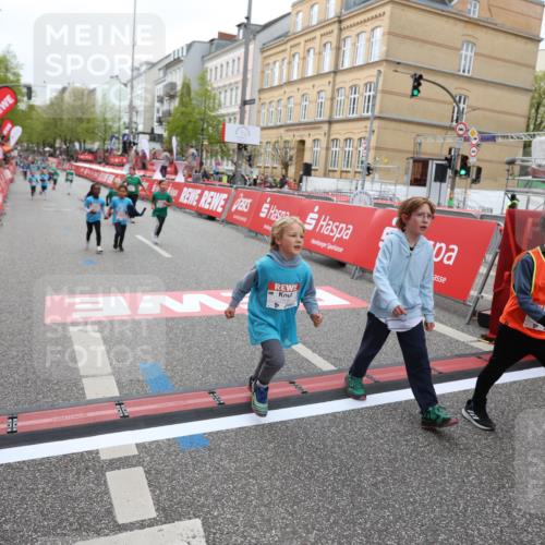 25.04.2026 - Das Zehntel Strokosch-Dieckow http://msf.ph/oto/9629887 25.04.2026 11:07:05 Ziel 5191, 5607, 5620, 5639, 5890, 6621, 6769, 6775, 7068, 7083, 7353, 7354, 7415, 7418, 7765, 7816, 7871 meine-sportfotos.de