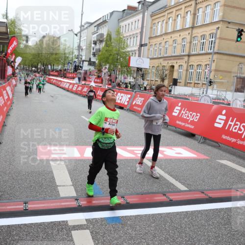 25.04.2026 - Das Zehntel Strokosch-Dieckow http://msf.ph/oto/9630242 25.04.2026 11:06:36 Ziel 5172, 6241, 6934, 7281, 7774, 7777, 18087 meine-sportfotos.de