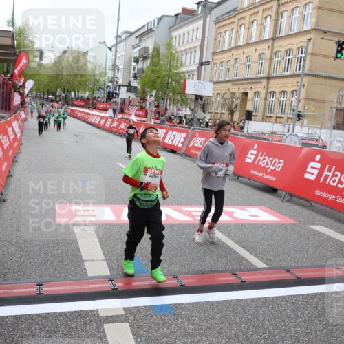 25.04.2026 - Das Zehntel Strokosch-Dieckow http://msf.ph/oto/9630244 25.04.2026 11:06:36 Ziel 5172, 6241, 6934, 7281, 7774, 7777, 18087 meine-sportfotos.de