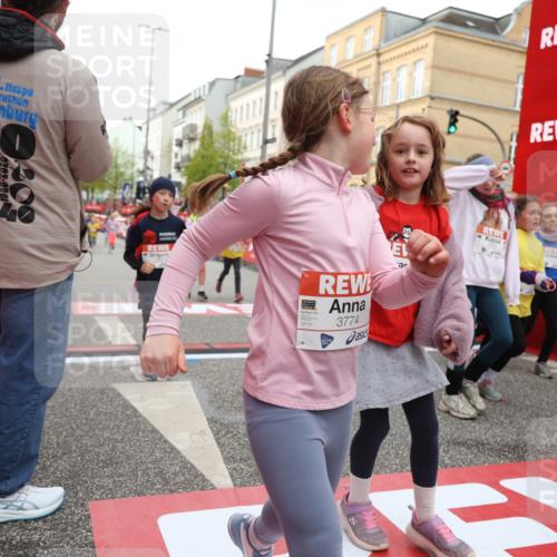 25.04.2026 - Das Zehntel Strokosch-Dieckow http://msf.ph/oto/9630276 25.04.2026 09:03:03 Ziel 1478, 1805, 2127, 2135, 2504, 2518, 2595, 2600, 2665, 2713, 2736, 2926, 3153, 3310, 3399, 3434, 3435, 3633, 3638, 3639, 3643, 3645, 3647, 3649, 3747, 3774, 3941, 3981, 3982 meine-sportfotos.de