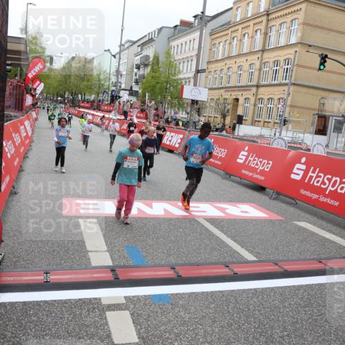 25.04.2026 - Das Zehntel Strokosch-Dieckow http://msf.ph/oto/9630336 25.04.2026 11:06:23 Ziel 5051, 5875, 6587, 6773, 6801, 7215, 7216, 7416, 7645 meine-sportfotos.de