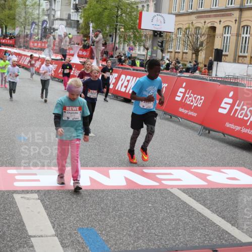 25.04.2026 - Das Zehntel Strokosch-Dieckow http://msf.ph/oto/9630341 25.04.2026 11:06:23 Ziel 5051, 5875, 6587, 6773, 6801, 7215, 7216, 7416, 7645 meine-sportfotos.de