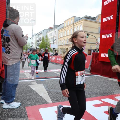 25.04.2026 - Das Zehntel Strokosch-Dieckow http://msf.ph/oto/9630590 25.04.2026 09:03:25 Ziel 1449, 1749, 1750, 1827, 1945, 2378, 2389, 2690, 2949, 3144, 3425, 3485, 3550, 3656, 3662, 3663, 3854, 4021 meine-sportfotos.de