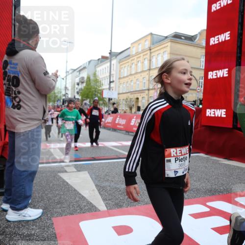 25.04.2026 - Das Zehntel Strokosch-Dieckow http://msf.ph/oto/9630596 25.04.2026 09:03:25 Ziel 1449, 1749, 1750, 1827, 1945, 2378, 2389, 2690, 2949, 3144, 3425, 3485, 3550, 3656, 3662, 3663, 3854, 4021 meine-sportfotos.de