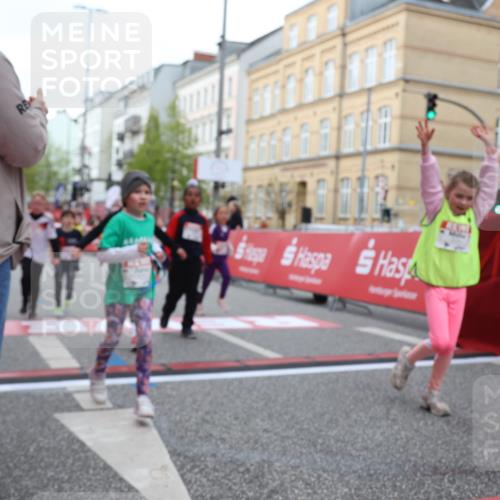 25.04.2026 - Das Zehntel Strokosch-Dieckow http://msf.ph/oto/9630610 25.04.2026 09:03:25 Ziel 1449, 1749, 1750, 1827, 1945, 2378, 2389, 2690, 2949, 3144, 3425, 3485, 3550, 3656, 3662, 3663, 3854, 4021 meine-sportfotos.de
