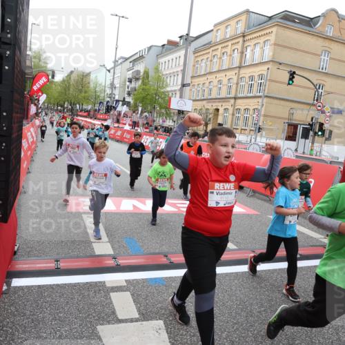 25.04.2026 - Das Zehntel Strokosch-Dieckow http://msf.ph/oto/9630654 25.04.2026 11:05:47 Ziel 5021, 5105, 5119, 5145, 5146, 5205, 5475, 5989, 6022, 6110, 6295, 6297, 6781, 6799, 6805, 7035, 7143, 7404, 7567, 8069 meine-sportfotos.de