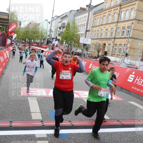 25.04.2026 - Das Zehntel Strokosch-Dieckow http://msf.ph/oto/9630664 25.04.2026 11:05:47 Ziel 5021, 5105, 5119, 5145, 5146, 5205, 5475, 5989, 6022, 6110, 6295, 6297, 6781, 6799, 6805, 7035, 7143, 7404, 7567, 8069 meine-sportfotos.de