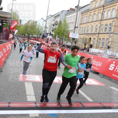 25.04.2026 - Das Zehntel Strokosch-Dieckow http://msf.ph/oto/9630665 25.04.2026 11:05:47 Ziel 5021, 5105, 5119, 5145, 5146, 5205, 5475, 5989, 6022, 6110, 6295, 6297, 6781, 6799, 6805, 7035, 7143, 7404, 7567, 8069 meine-sportfotos.de