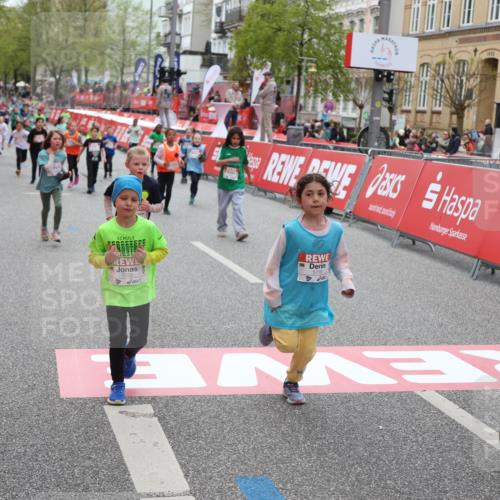 25.04.2026 - Das Zehntel Strokosch-Dieckow http://msf.ph/oto/9630898 25.04.2026 11:05:10 Ziel 5716, 6346, 6368, 6487, 6560, 6793, 6794, 6808, 7022, 7032, 7450, 7458, 7817 meine-sportfotos.de
