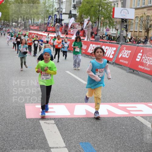 25.04.2026 - Das Zehntel Strokosch-Dieckow http://msf.ph/oto/9630901 25.04.2026 11:05:10 Ziel 5716, 6346, 6368, 6487, 6560, 6793, 6794, 6808, 7022, 7032, 7450, 7458, 7817 meine-sportfotos.de