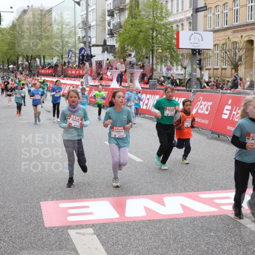 25.04.2026 - Das Zehntel Strokosch-Dieckow http://msf.ph/oto/9630938 25.04.2026 11:05:01 Ziel 5020, 5028, 5335, 5337, 5349, 5615, 6472, 6789, 6959, 7063, 7287, 7290, 7348, 7352, 7462, 7470, 7499, 7515, 7768, 7822, 7847, 7864, 7992 meine-sportfotos.de