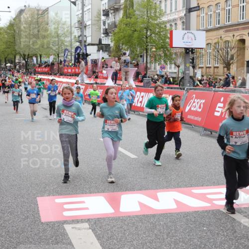25.04.2026 - Das Zehntel Strokosch-Dieckow http://msf.ph/oto/9630940 25.04.2026 11:05:01 Ziel 5020, 5028, 5335, 5337, 5349, 5615, 6472, 6789, 6959, 7063, 7287, 7290, 7348, 7352, 7462, 7470, 7499, 7515, 7768, 7822, 7847, 7864, 7992 meine-sportfotos.de