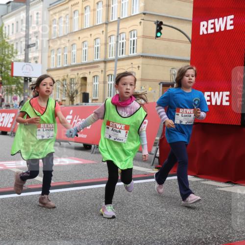25.04.2026 - Das Zehntel Strokosch-Dieckow http://msf.ph/oto/9630944 25.04.2026 09:03:48 Ziel 1166, 1345, 1393, 1400, 2846, 2919, 2922, 3165, 3331, 3448 meine-sportfotos.de