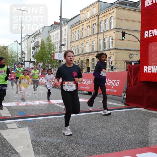 25.04.2026 - Das Zehntel Strokosch-Dieckow http://msf.ph/oto/9631048 25.04.2026 09:03:52 Ziel 1058, 1345, 1393, 1400, 2695, 2846, 2919, 2922, 3004, 3036, 3218, 3235, 3448, 3457 meine-sportfotos.de