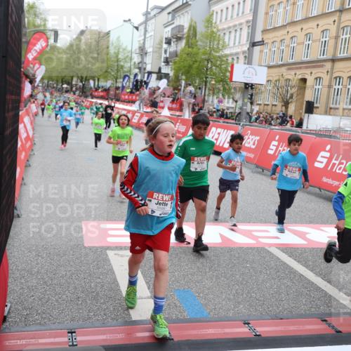 25.04.2026 - Das Zehntel Strokosch-Dieckow http://msf.ph/oto/9631134 25.04.2026 11:04:42 Ziel 5328, 5331, 5346, 5348, 5398, 5533, 5593, 5599, 5603, 5613, 5662, 6486, 6494, 6792, 6804, 6948, 7021, 7023, 7034, 7039, 7043, 7044, 7069, 7472 meine-sportfotos.de