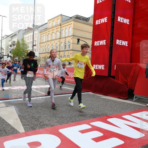 25.04.2026 - Das Zehntel Strokosch-Dieckow http://msf.ph/oto/9631271 25.04.2026 09:04:22 Ziel 1706, 1911, 1925, 2215, 2231, 2355, 2948, 2965, 3056, 3366, 3386, 3388 meine-sportfotos.de
