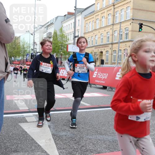 25.04.2026 - Das Zehntel Strokosch-Dieckow http://msf.ph/oto/9631367 25.04.2026 09:04:44 Ziel 1623, 1933, 2212, 2569, 2576, 2923, 3325, 3728, 3818, 3821 meine-sportfotos.de