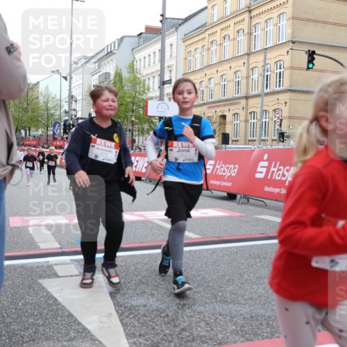 25.04.2026 - Das Zehntel Strokosch-Dieckow http://msf.ph/oto/9631369 25.04.2026 09:04:44 Ziel 1623, 1933, 2212, 2569, 2576, 2923, 3325, 3728, 3818, 3821 meine-sportfotos.de