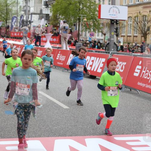 25.04.2026 - Das Zehntel Strokosch-Dieckow http://msf.ph/oto/9631436 25.04.2026 11:04:00 Ziel 5231, 5262, 5272, 5283, 5468, 5520, 5745, 5774, 5864, 5865, 6291, 6312, 6598, 6780, 6782, 6976, 7440, 7441, 7602, 7610, 7620, 7630, 7936 meine-sportfotos.de