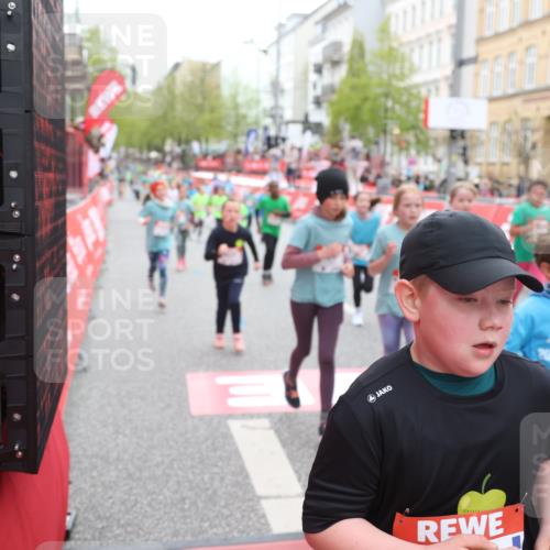 25.04.2026 - Das Zehntel Strokosch-Dieckow http://msf.ph/oto/9631465 25.04.2026 11:03:57 Ziel 5046, 5231, 5468, 5520, 5745, 5774, 5864, 5865, 6291, 6485, 6570, 6598, 6780, 6782, 6812, 6976, 6995, 7000, 7538, 7602, 7610, 7620, 7630, 7934, 7936 meine-sportfotos.de