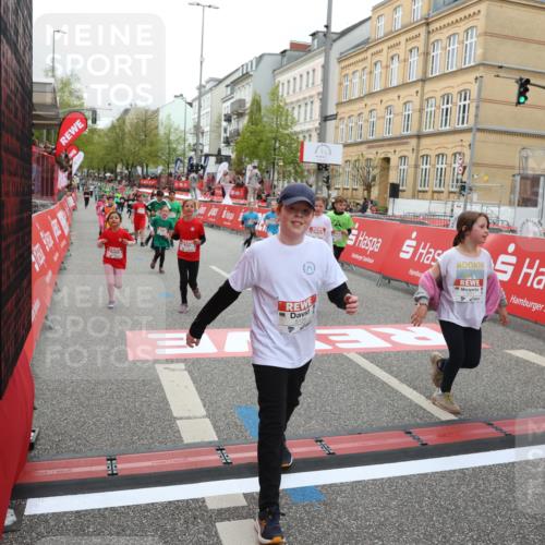 25.04.2026 - Das Zehntel Strokosch-Dieckow http://msf.ph/oto/9631607 25.04.2026 11:03:40 Ziel 5011, 5042, 5134, 5152, 5330, 5351, 5582, 5772, 5940, 6165, 6176, 6267, 6269, 6278, 7038, 7343, 7442, 7445, 7453, 7475 meine-sportfotos.de