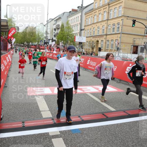 25.04.2026 - Das Zehntel Strokosch-Dieckow http://msf.ph/oto/9631610 25.04.2026 11:03:40 Ziel 5011, 5042, 5134, 5152, 5330, 5351, 5582, 5772, 5940, 6165, 6176, 6267, 6269, 6278, 7038, 7343, 7442, 7445, 7453, 7475 meine-sportfotos.de
