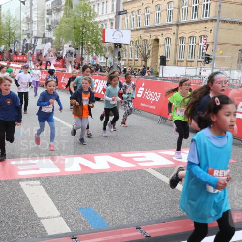 25.04.2026 - Das Zehntel Strokosch-Dieckow http://msf.ph/oto/9631639 25.04.2026 11:03:36 Ziel 5042, 5136, 5330, 5351, 5582, 5772, 5940, 6267, 7024, 7038, 7282, 7292, 7442, 7445, 7453, 7475, 7561, 7667, 7824, 7872, 8075 meine-sportfotos.de