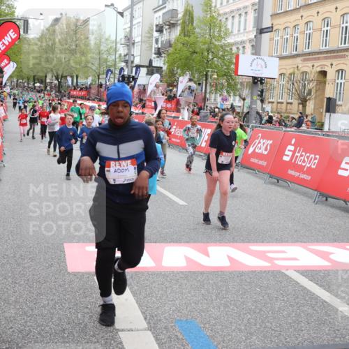 25.04.2026 - Das Zehntel Strokosch-Dieckow http://msf.ph/oto/9631646 25.04.2026 11:03:34 Ziel 5136, 5351, 5582, 5772, 5891, 7024, 7038, 7265, 7282, 7292, 7359, 7360, 7445, 7561, 7667, 7824, 7858, 7872, 7996, 8075 meine-sportfotos.de