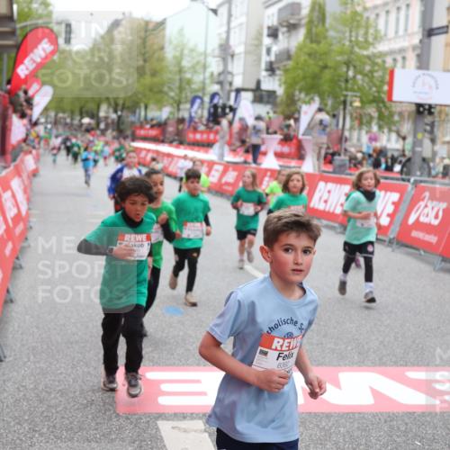 25.04.2026 - Das Zehntel Strokosch-Dieckow http://msf.ph/oto/9631759 25.04.2026 11:03:15 Ziel 5140, 5148, 5345, 5368, 5385, 5882, 5892, 5958, 5997, 6282, 6392, 6398, 6449, 6452, 6611, 6865, 6885, 7011, 7336, 7769, 7814, 7815, 7833 meine-sportfotos.de