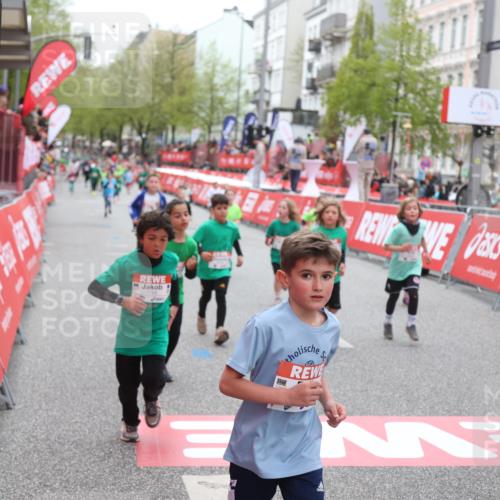 25.04.2026 - Das Zehntel Strokosch-Dieckow http://msf.ph/oto/9631760 25.04.2026 11:03:15 Ziel 5140, 5148, 5345, 5368, 5385, 5882, 5892, 5958, 5997, 6282, 6392, 6398, 6449, 6452, 6611, 6865, 6885, 7011, 7336, 7769, 7814, 7815, 7833 meine-sportfotos.de