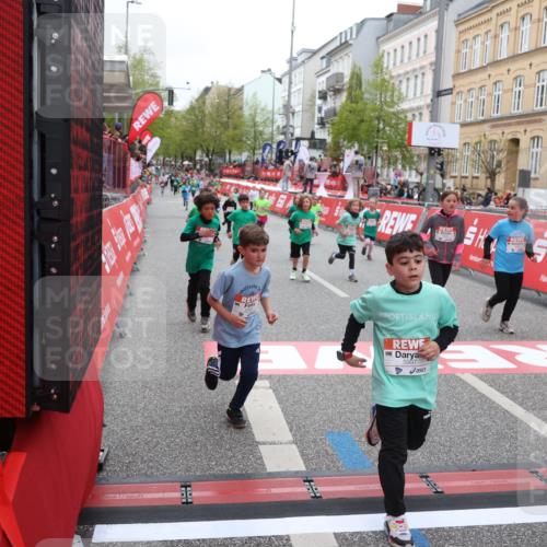 25.04.2026 - Das Zehntel Strokosch-Dieckow http://msf.ph/oto/9631762 25.04.2026 11:03:15 Ziel 5140, 5148, 5345, 5368, 5385, 5882, 5892, 5958, 5997, 6282, 6392, 6398, 6449, 6452, 6611, 6865, 6885, 7011, 7336, 7769, 7814, 7815, 7833 meine-sportfotos.de