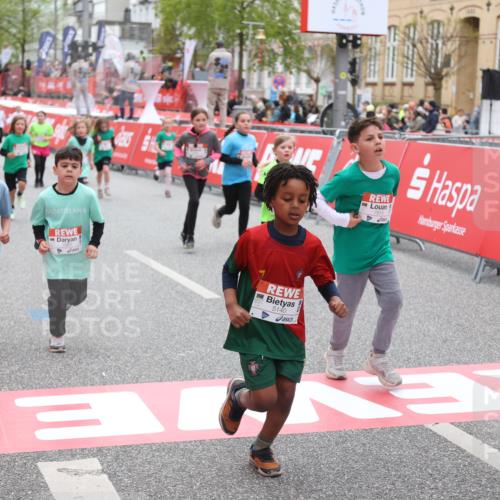 25.04.2026 - Das Zehntel Strokosch-Dieckow http://msf.ph/oto/9631779 25.04.2026 11:03:13 Ziel 5140, 5148, 5332, 5345, 5368, 5385, 5882, 5997, 6282, 6392, 6396, 6398, 6405, 6611, 6885, 7011, 7336, 7814, 7815, 7833 meine-sportfotos.de