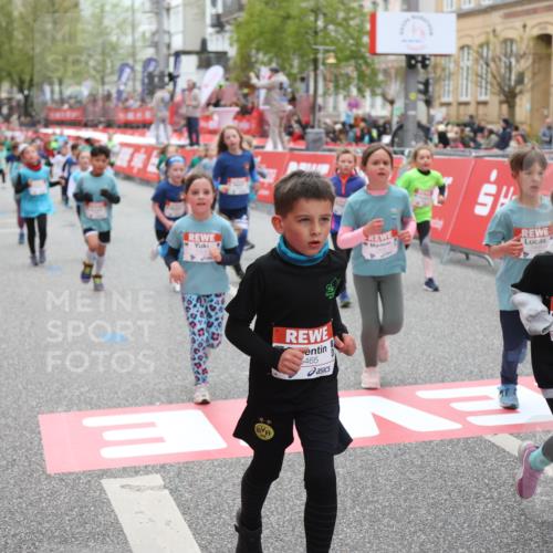 25.04.2026 - Das Zehntel Strokosch-Dieckow http://msf.ph/oto/9631827 25.04.2026 11:03:03 Ziel 5076, 5123, 5220, 5253, 5313, 5314, 5321, 5359, 5361, 5462, 5465, 5491, 5663, 5723, 6223, 6233, 6254, 6397, 6569, 6578, 6689, 6690, 6731, 6767, 6827, 6846, 7428, 7434, 7485, 7488, 7642, 7776, 7997 meine-sportfotos.de
